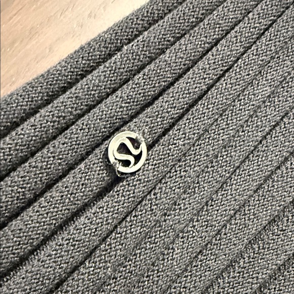 lululemon athletica Black Wrap - Picture 4 of 6